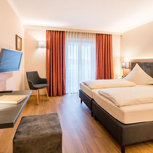Zimmer mit Kingsize-Bett
